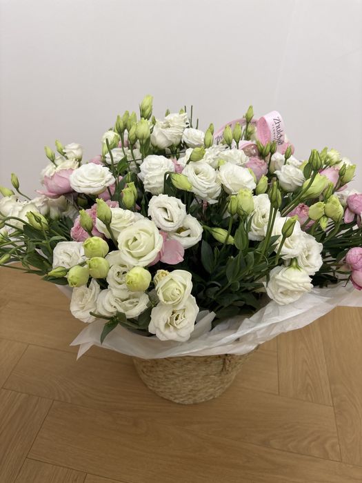 Цветы в корзинке