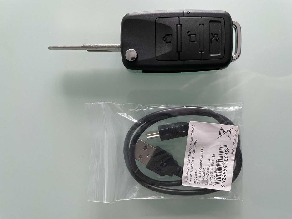 Vand cheie auto cu camera spion iUni RMS22, cu senzor de miscare, plus card de memorie 64GB, noua, nefolosita