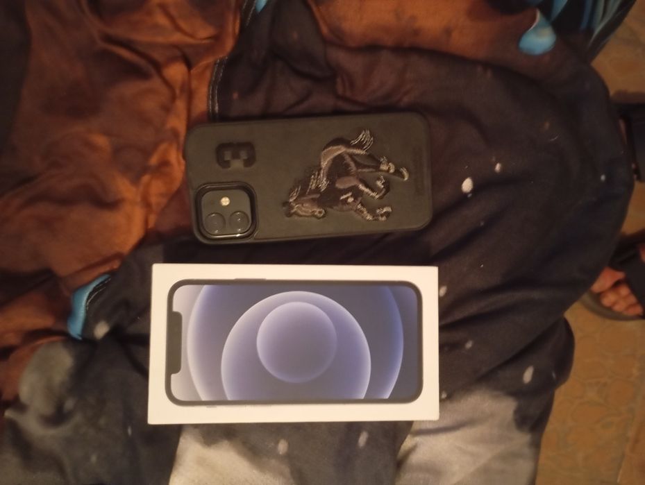 Продам Iphone 12 128g