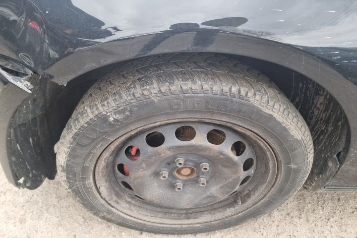 usa portiera stanga dreapta fata aripa fuzeta etrier planetara VW Jetta motor 1.6fsi Dezmembrez