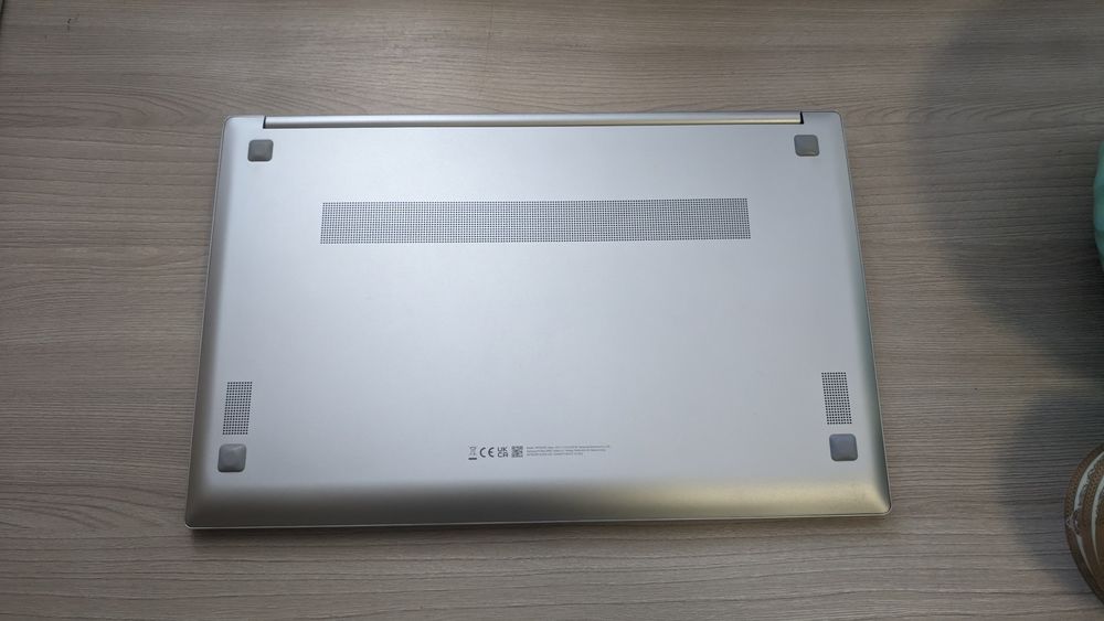 Samsung Book 2 ноутбук сотилади