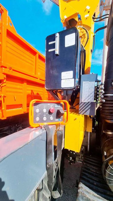 Самасвал с КМУ (6.3т) КАМАЗ-45143