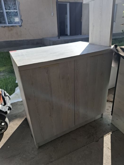 Продается стол с тумбой