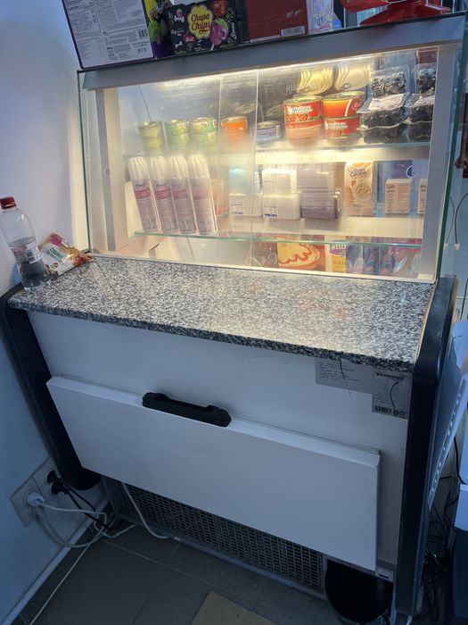 Vitrina mezel-lactate