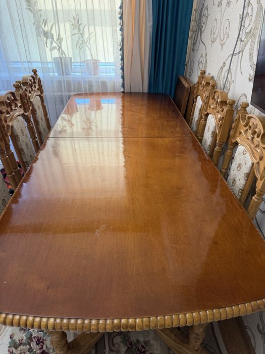 Стол со стульями