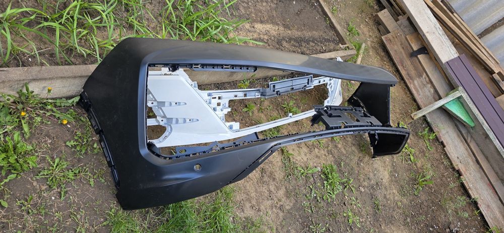 Передний бампер EXCEED LX