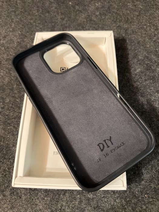 Чехол для Iphone 16 ProMax с чернильным экраном