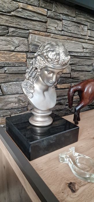 Statuetă bust deosebit
