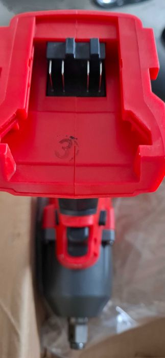 Milwaukee M18 нов безчетков (mid torque) среден ударен гайковерт 1/2 .