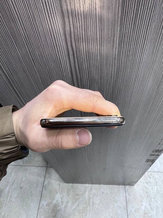 Iphone xs max 64gb ideal karopkasi bor muammo yo feys ishlidi