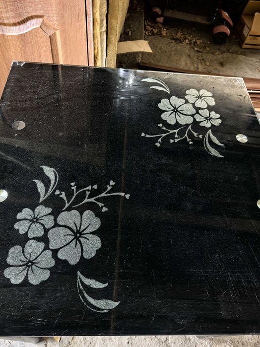 Продам стол срочно