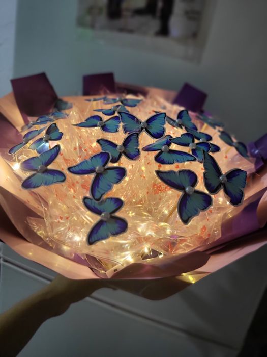 Букет из светящихся бабочек...