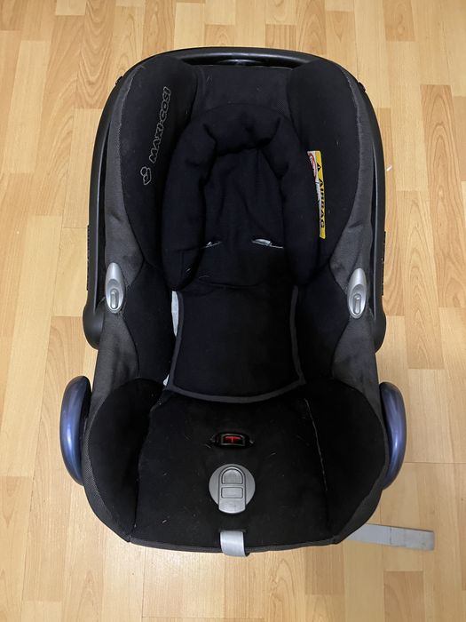 Бебешко столче + адаптери Maxi Cosi