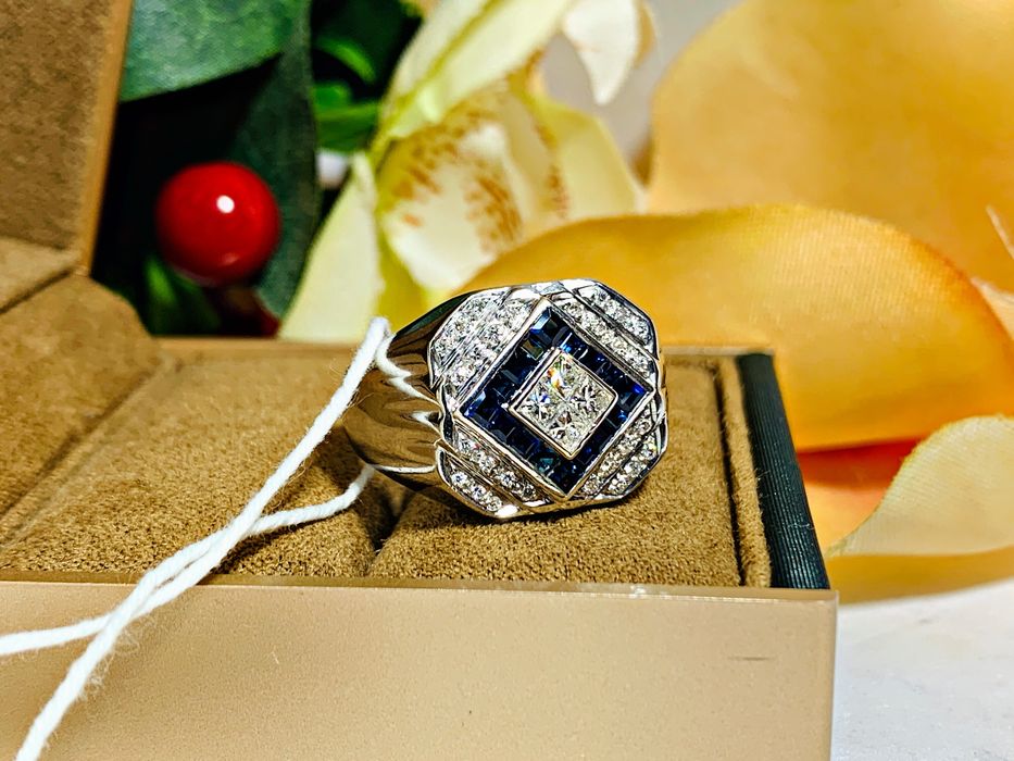 Брутальный заводской золотой перстень с бриллиантами и Сапфирами