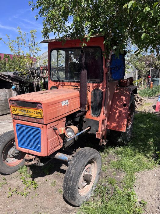 Vând tractor U445:4150 euro