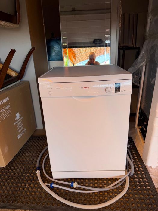 Продам б/у посудомоечную машину Bosch