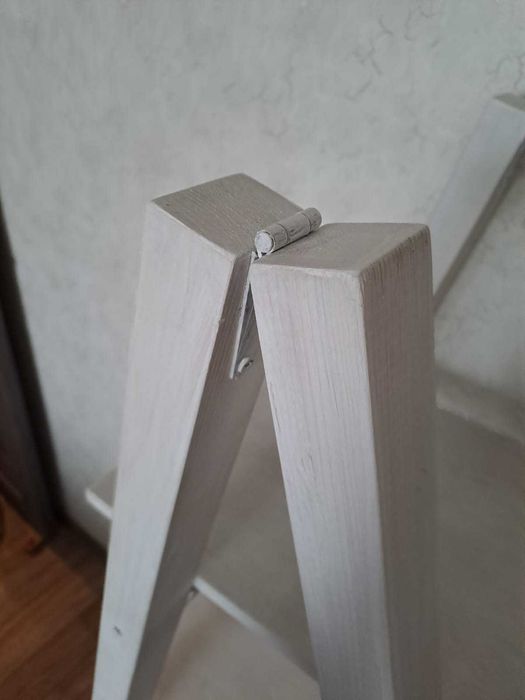 Деревянный стеллаж