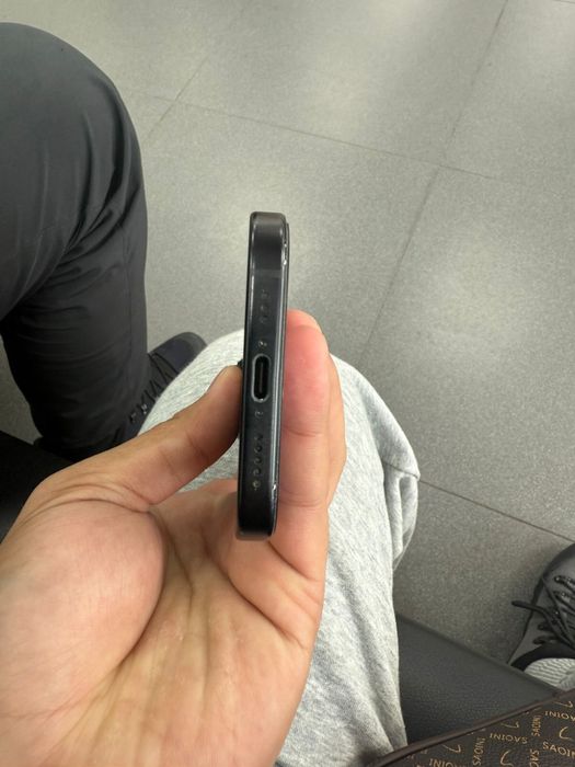 Айфон 15/128 гб.