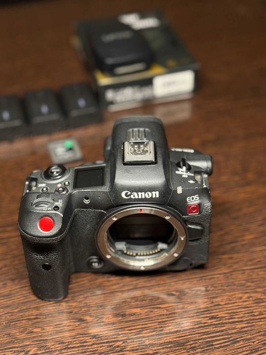 Canon R5 c ideal xolatda