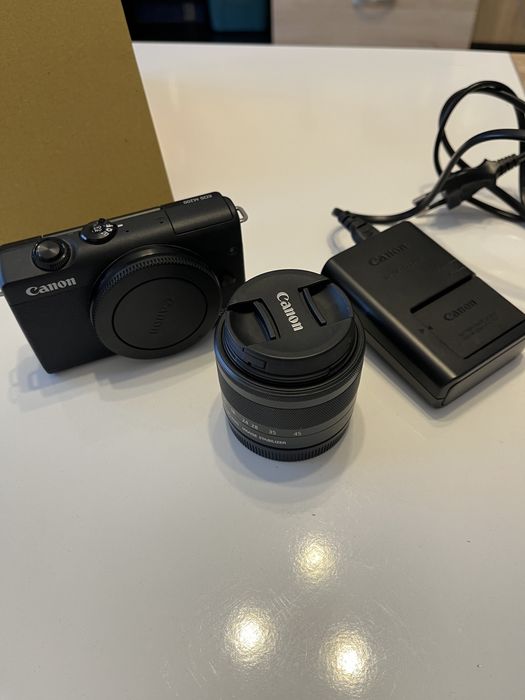 Canon EOS M200 с обектив