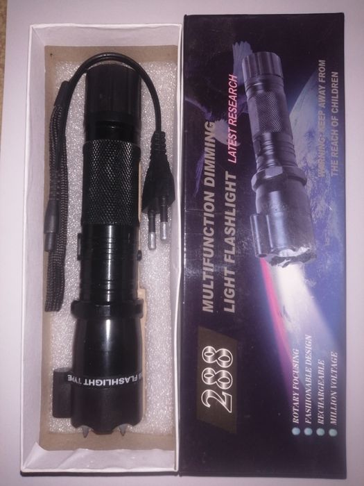 Lanternă electroșoc