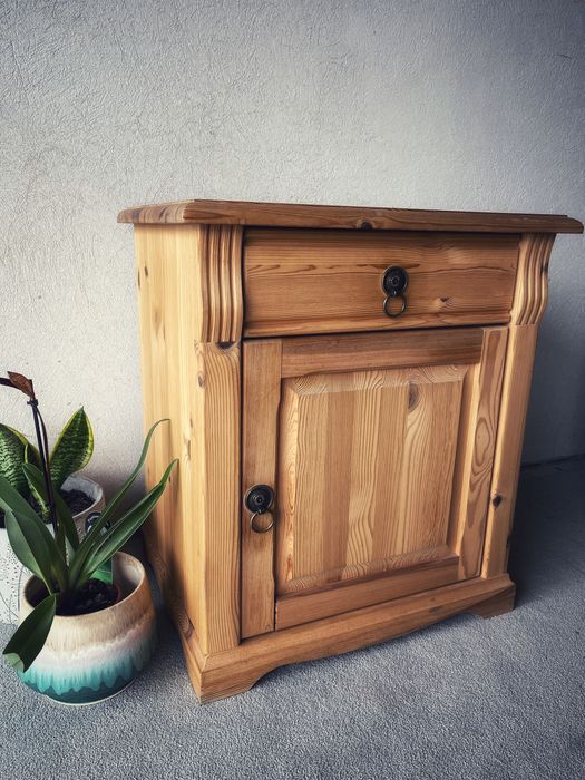 Дървено нощно шкафче