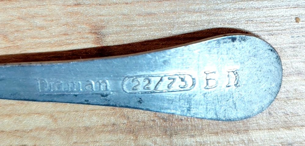 Стари : клещи, чук за коса ключ Гедоре №22 битови предмети чаши лъжици игра.
