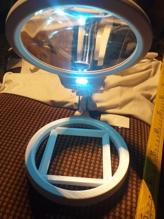 Lupă cu braț flexibil