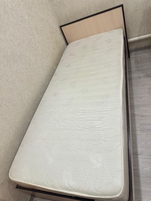 Кровать с матрасом