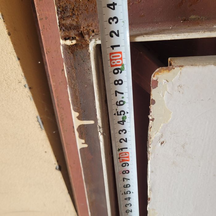 Метални   врати.