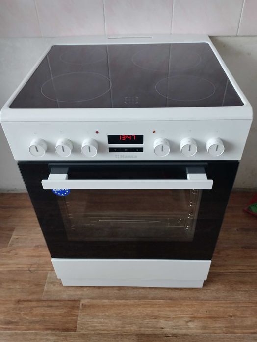 Продаю плиту электрическую