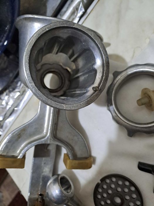 Б/у мясорубка в хорошем состоянии