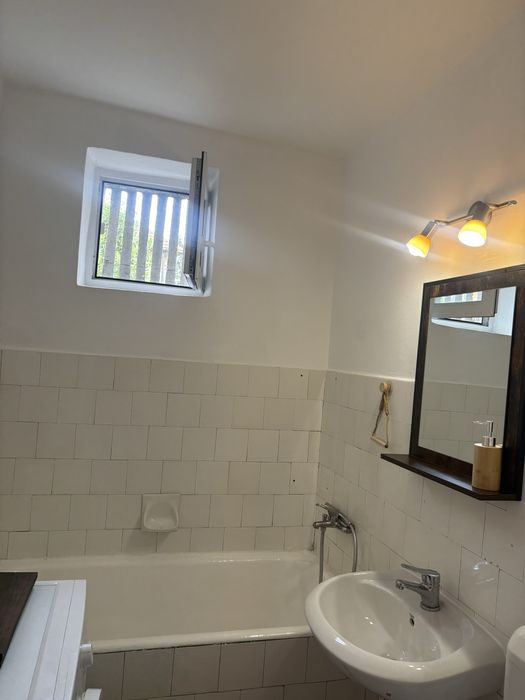 Inchiriez apartament