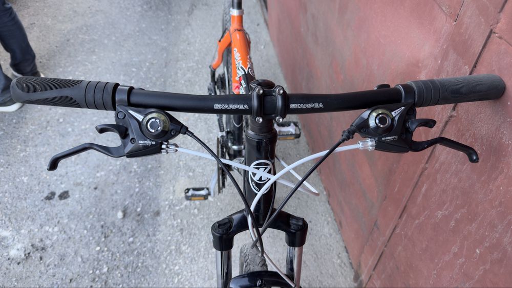 Bicicleta mountain bike hardtail