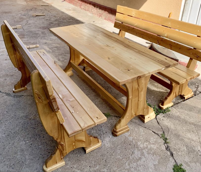 Стол скамейка дом Сад