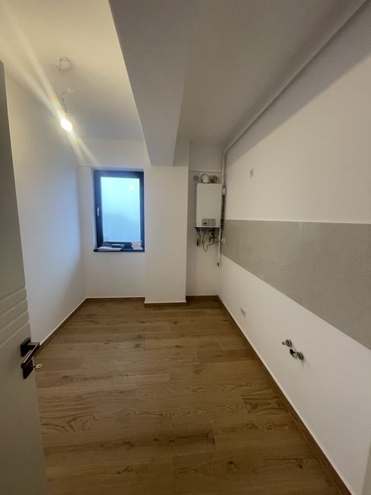 Proprietar-apartament 3 camere si parcare-zona galata/145000 euro