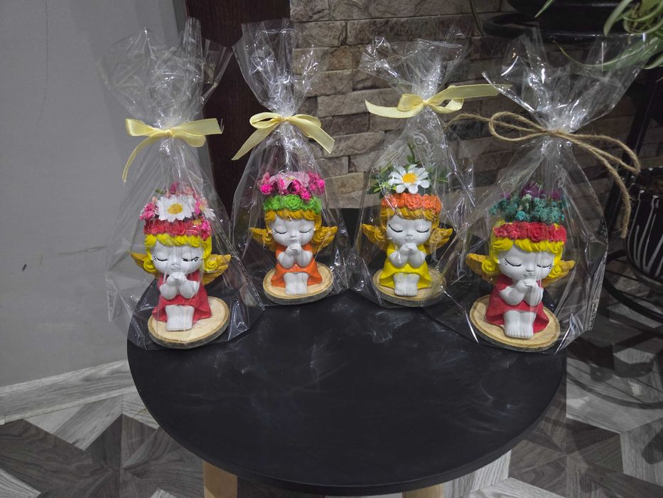 Малки красиви ангелчета