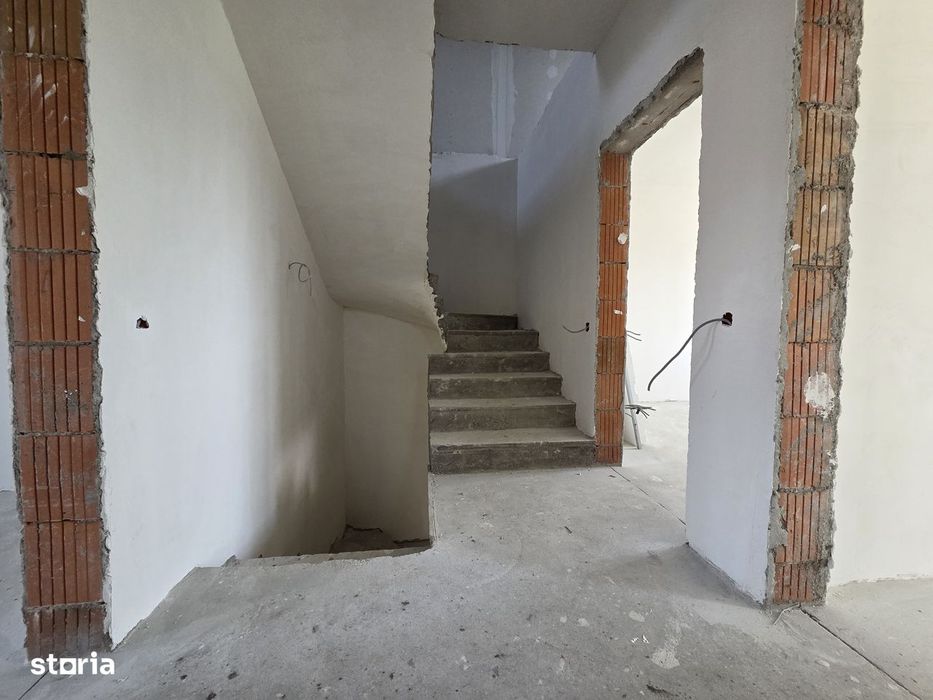 Casă duplex cu 4 dormitoare si mansarda 160 mp Cartier Independenței