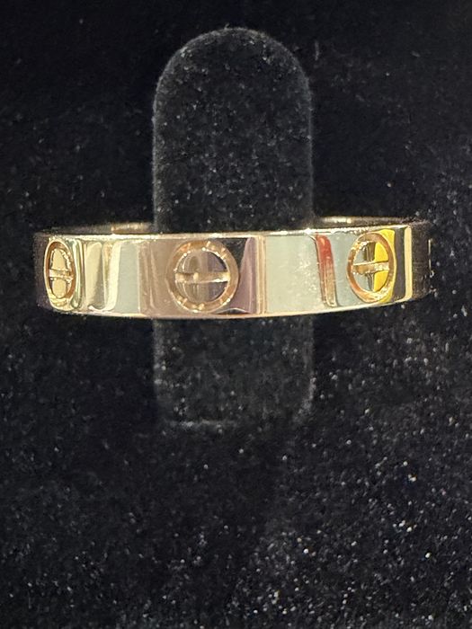 Продам кольцо золотое Cartier оригинал