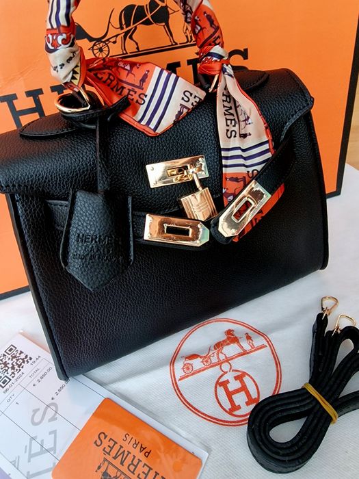 Geanta mini Kelly, super model, accesorii metalice aurii, curea detasabila, saculet, etichetă