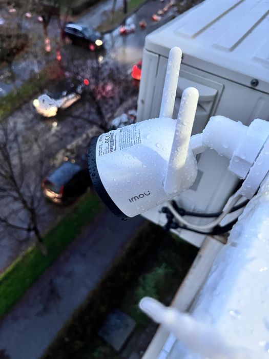 Montez camere supraveghere