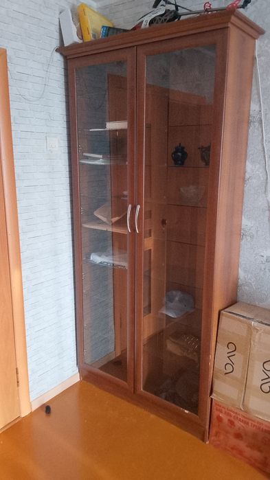 Шкаф ветрина с подсветкой