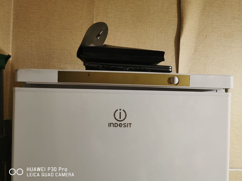 Продам холодильник Indesit
