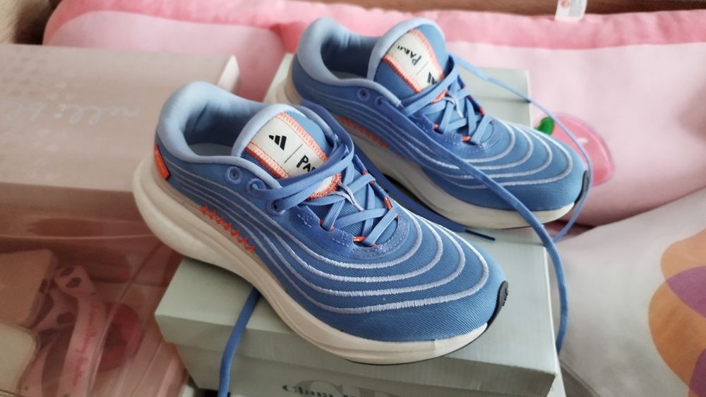 Маратонки adidas 36 номер