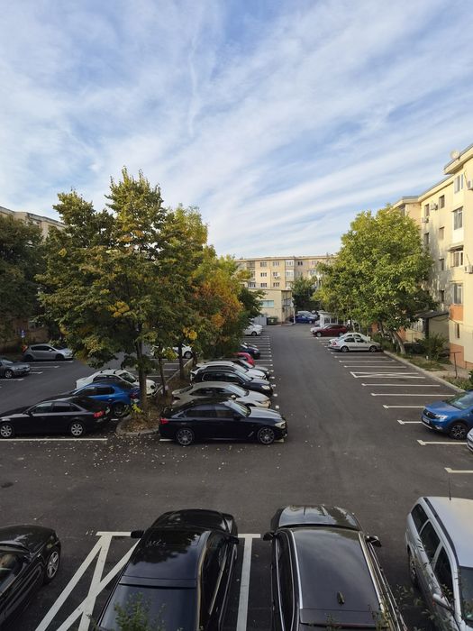 Ap. 2 camere, decomandat, etaj 1, fix la școala nr.8  LIBER !