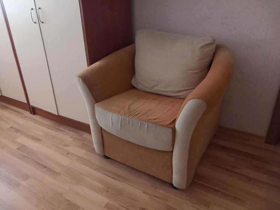 Разтегателен кръгъл диван с 2 фотьоила