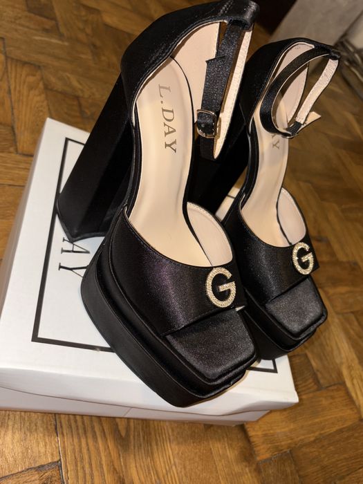 Sandale cu toc si platforma
