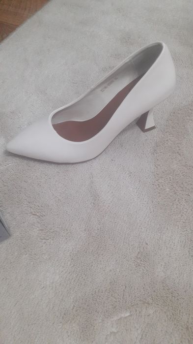 Туфли белые  для всех мероприятий