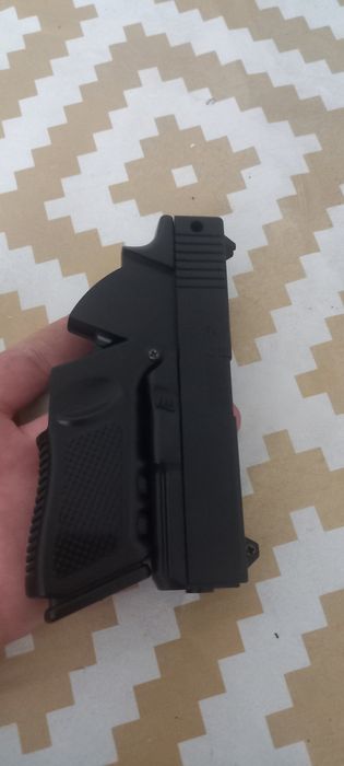 Два пистолета игрушечных