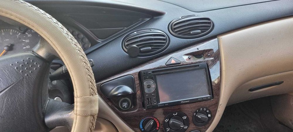 Ford Focus 1.6, benzina